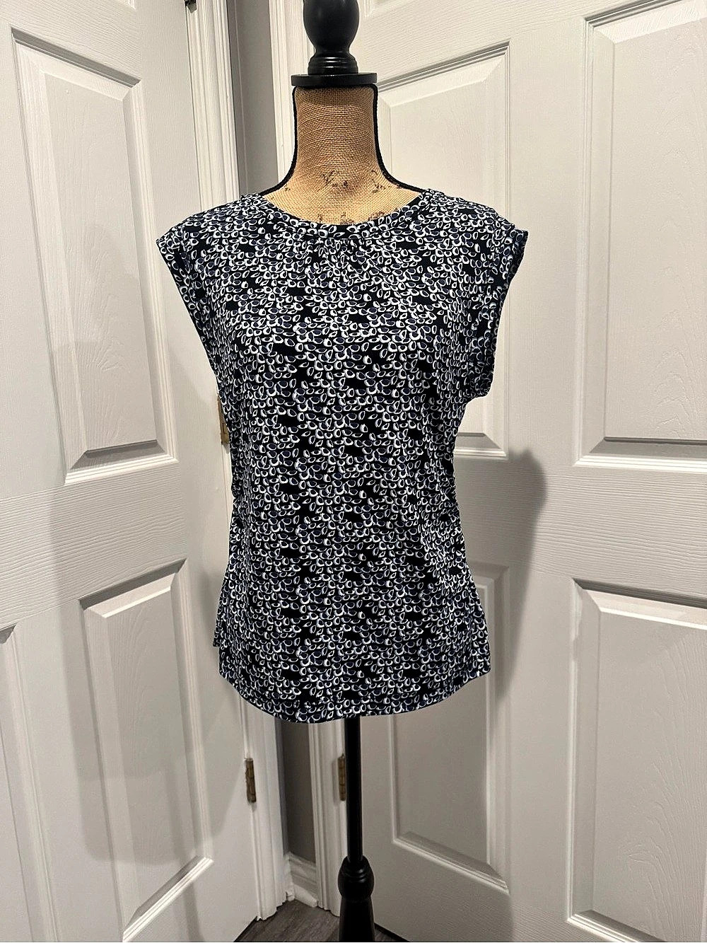 Tahari Printed Short Sleeve Blouse Blue & White Medium